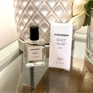 Clean Luxury Roll-On Perfume Oil, 15ml. Gloss Moderne